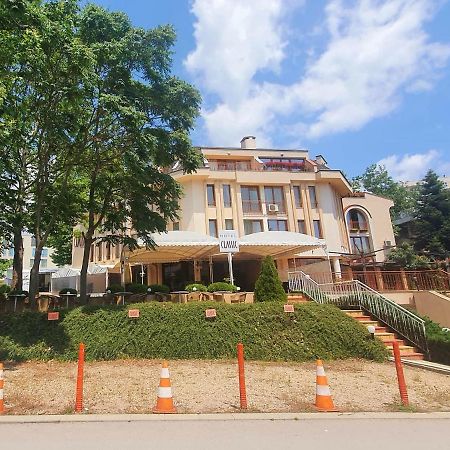 Family Hotel Classic Varna Exteriör bild