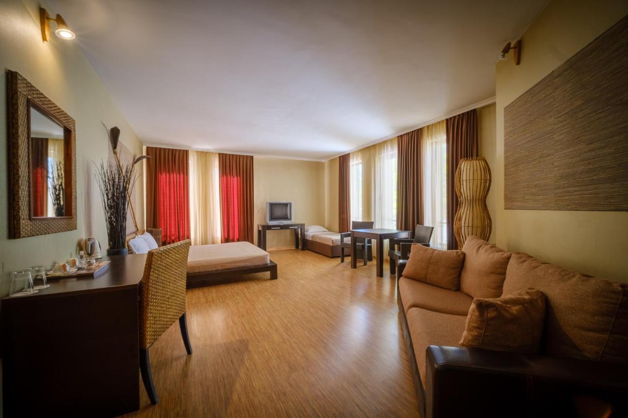 Family Hotel Classic Varna Exteriör bild