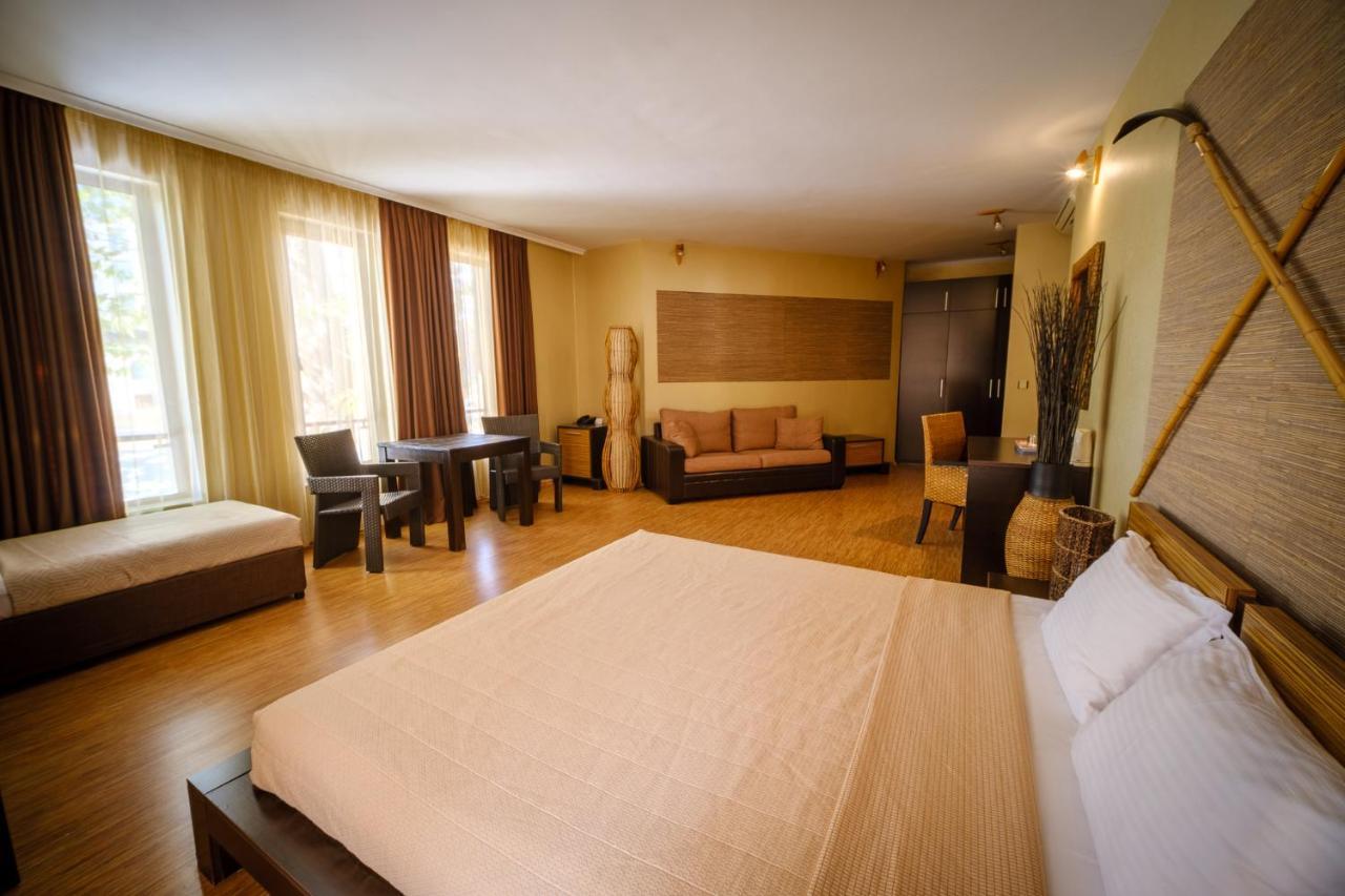 Family Hotel Classic Varna Exteriör bild