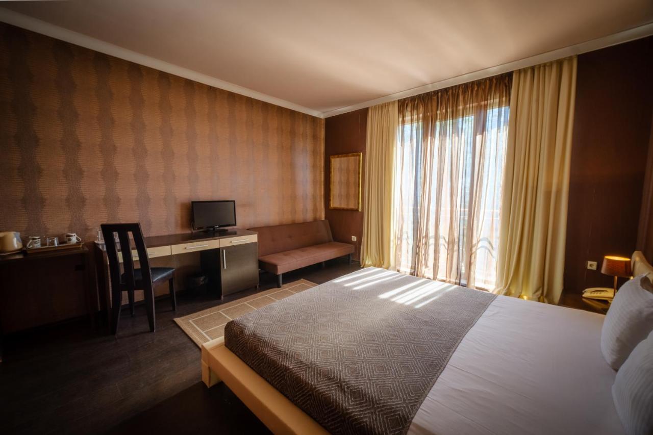 Family Hotel Classic Varna Exteriör bild