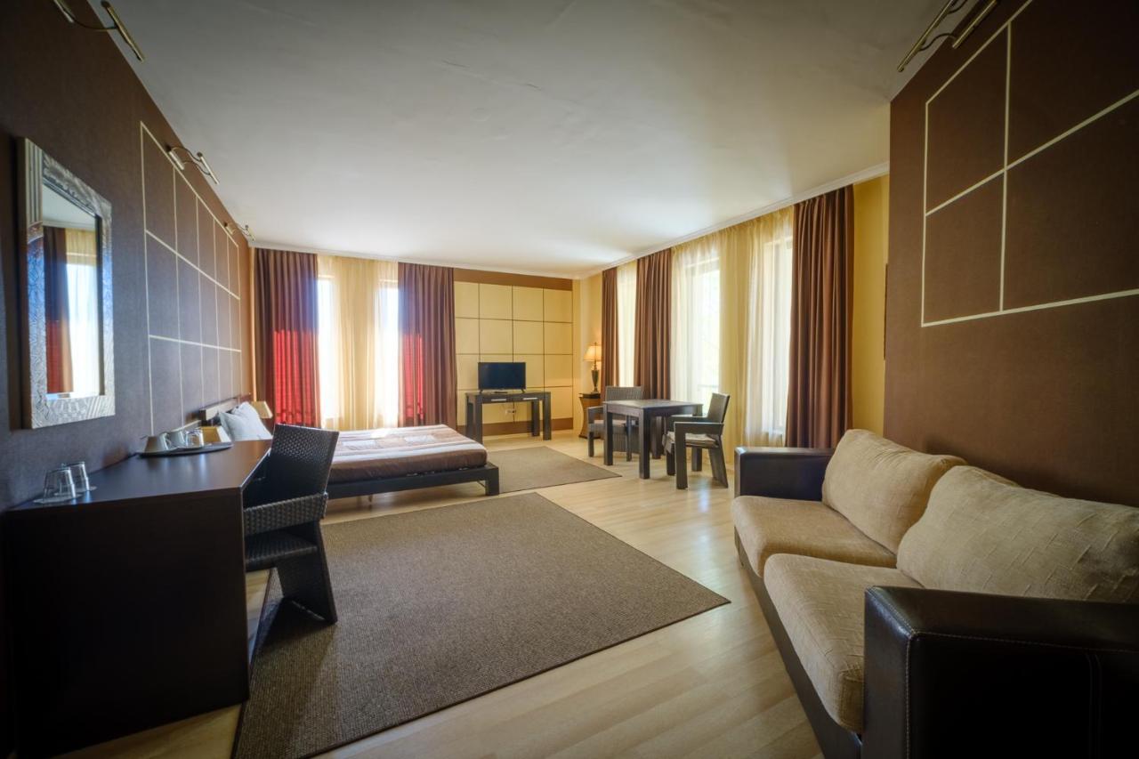 Family Hotel Classic Varna Exteriör bild