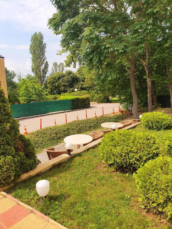 Family Hotel Classic Varna Exteriör bild